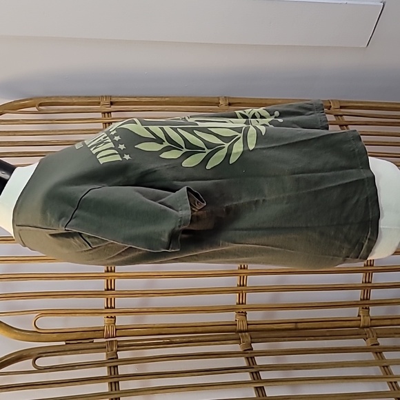 Five Finger Death Punch War is the Answer olive green tee sz M vintage - Picture 3 of 8